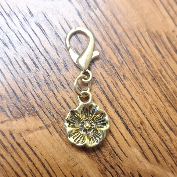 Gold Flower Charm - Picture 1 of 4